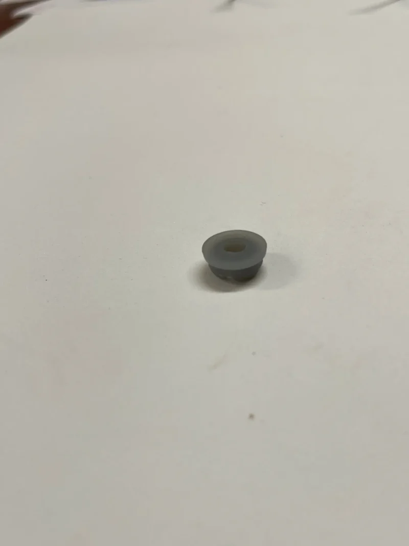 Valve en silicone à double lèvre (trou de couvercle) M955009