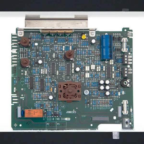 Carte électronique pour chaudière Junkers Bosch 8748300213 ZE ZWE